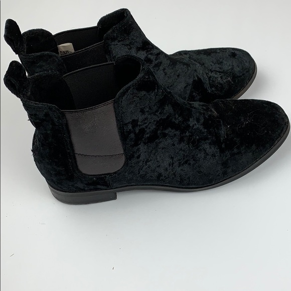 Women's TOMS Ella Black Velvet Ankle Booties 8 - Picture 2 of 6
